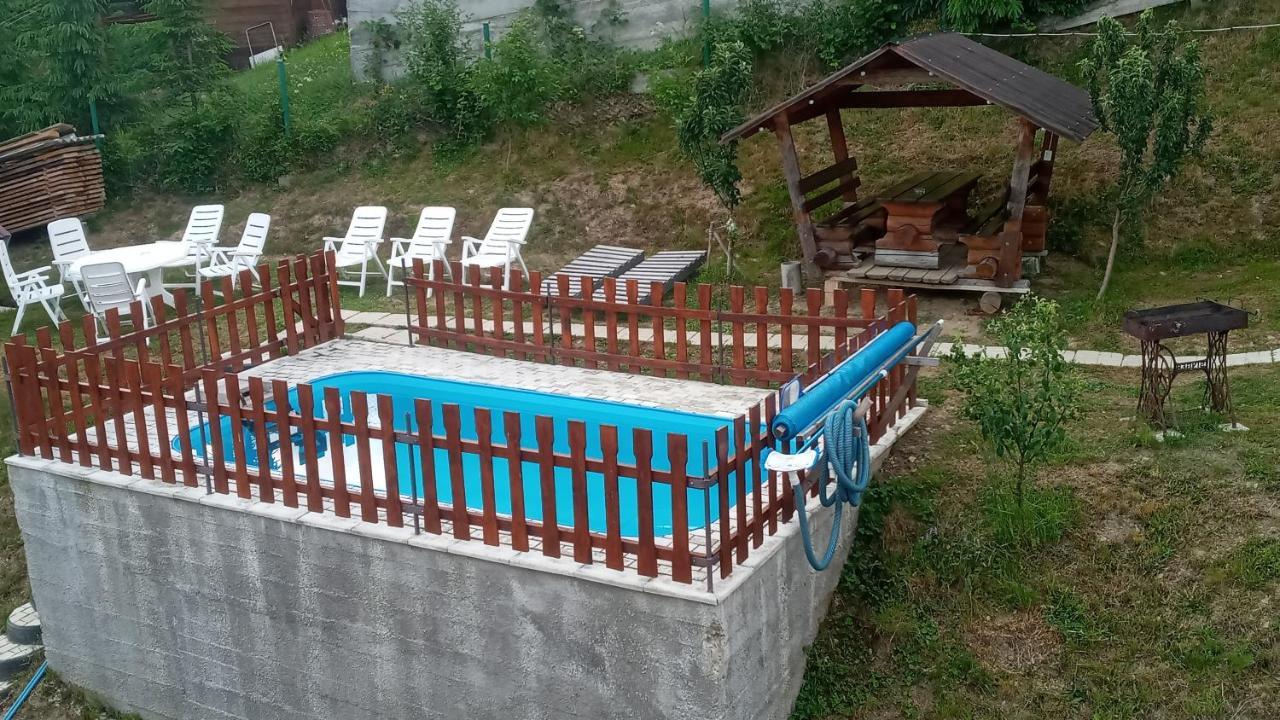 Біля Лісу Шале З Двома Спальнями 斯拉夫西克 外观 照片